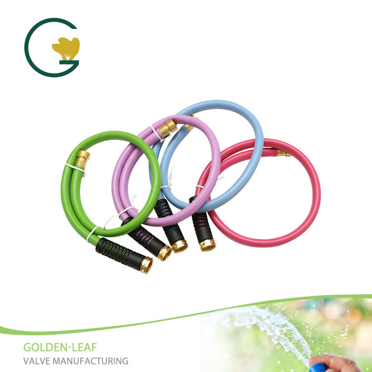 Skillnaden mellan 5/8”*5 Ft Colorful Hose Reel Leader-slang och bälg